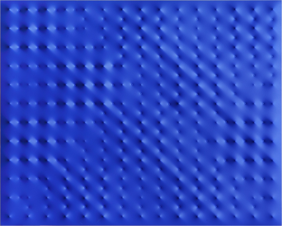 Enrico Castellani, Superficie blu, 2009 Acrilico su tela, 120x150 cm Collezione privata