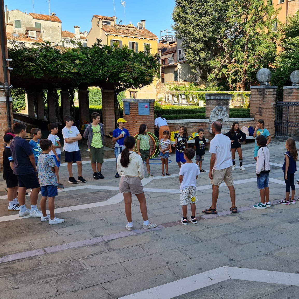 Bambini nel cortile di Ca' Rezzonico